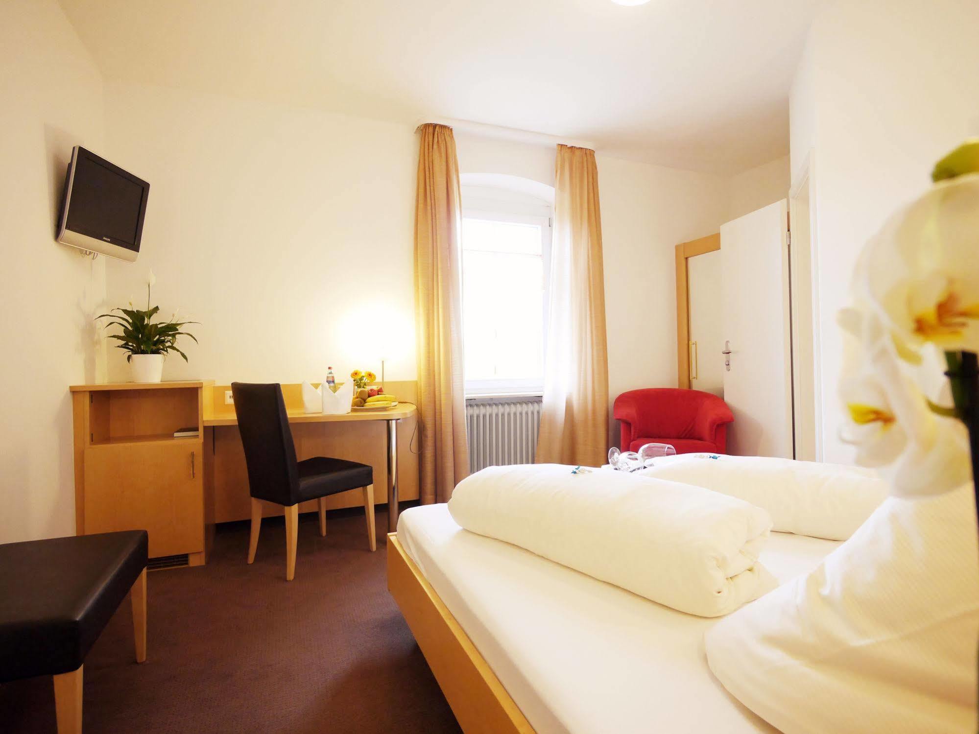Kreuz-Post Hotel-Restaurant-Spa Vogtsburg Eksteriør billede